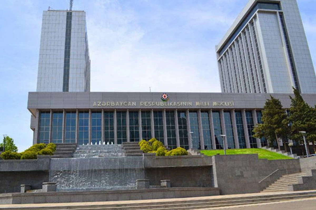 Deputatların yeni əməkhaqqı ilə bağlı iddialar həqiqətə uyğun deyil - Milli Məclisdən AÇIQLAMA