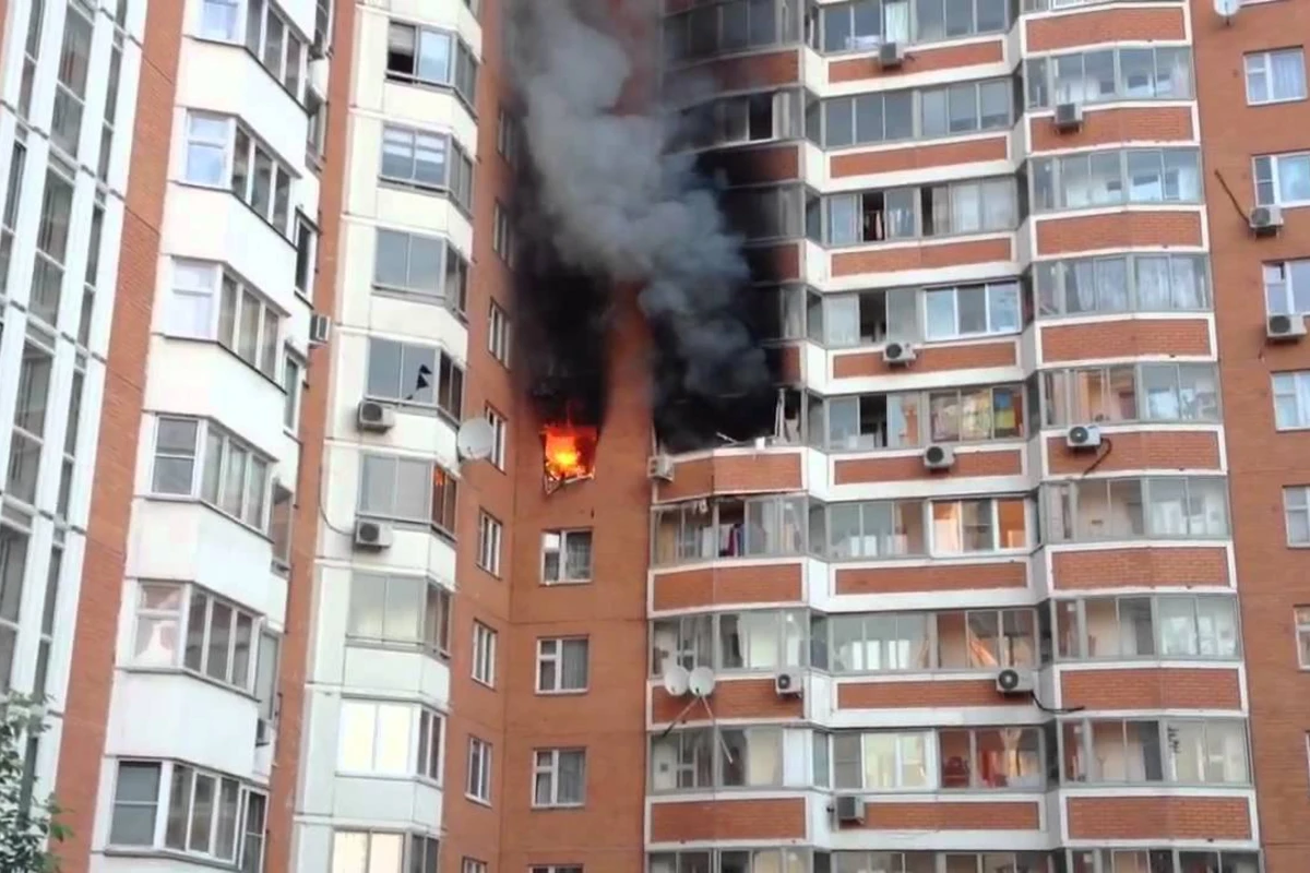 Пожар в многоэтажном здании в Баку