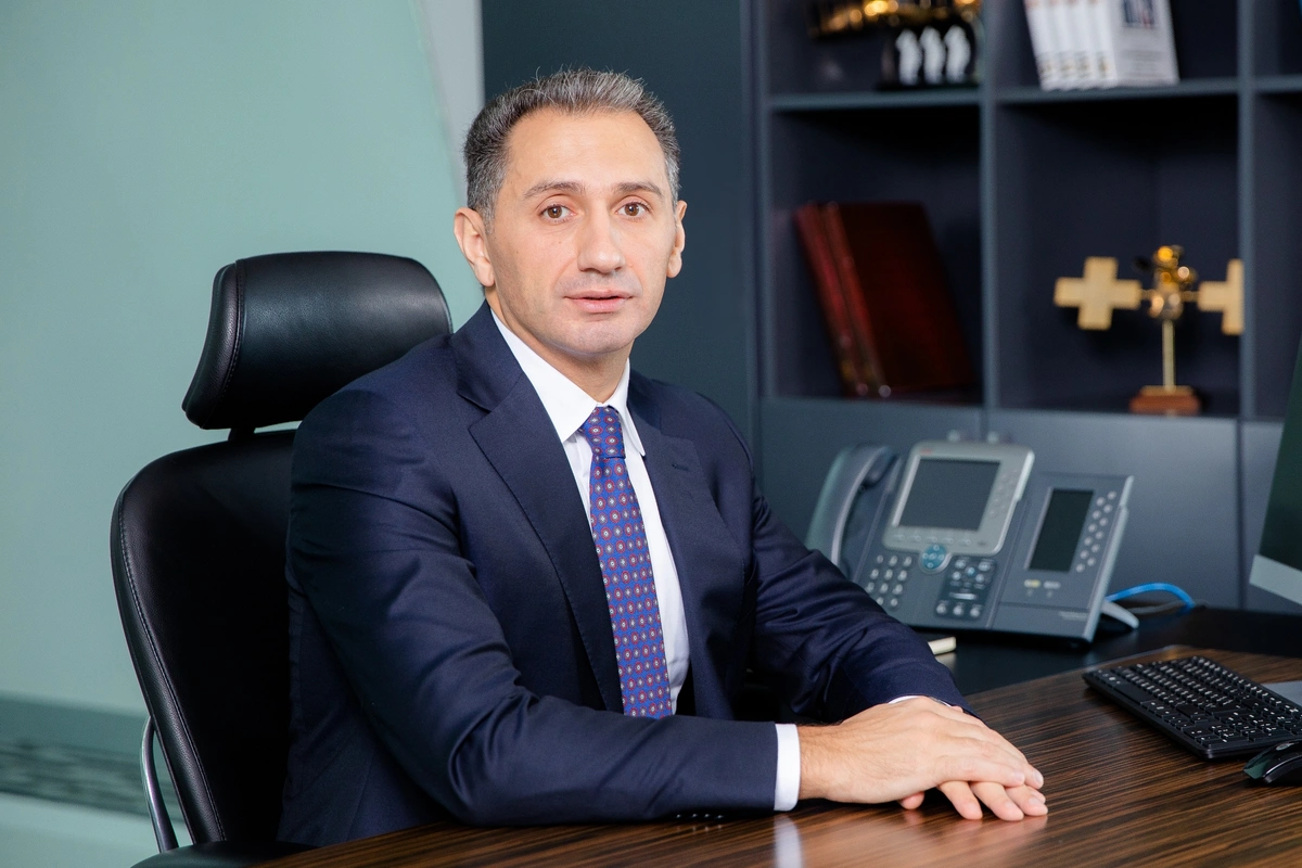 Yeni nazir bu şəxsləri də işdən çıxardı