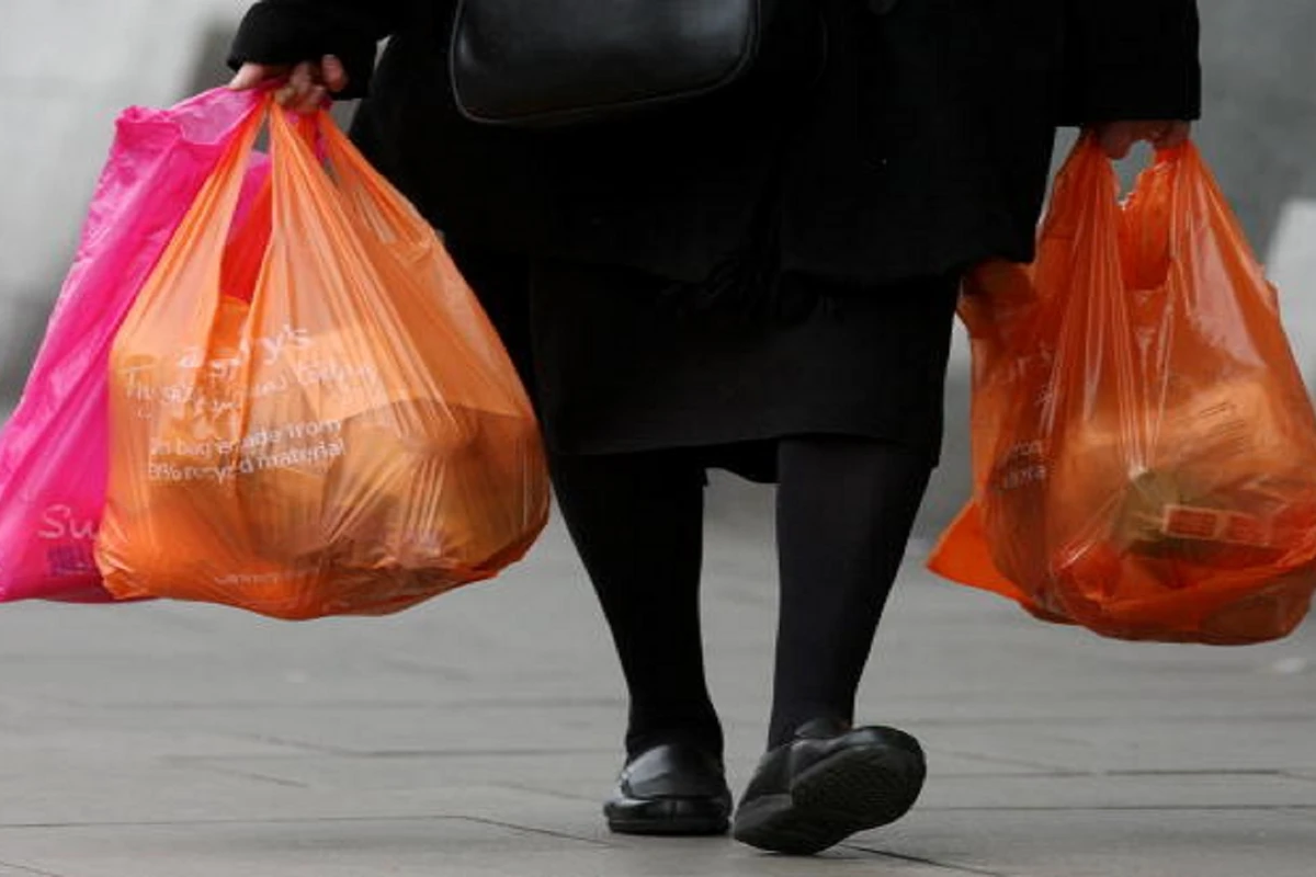 В предприятиях торговли и общепита гражданам будут продавать полиэтиленовые пакеты