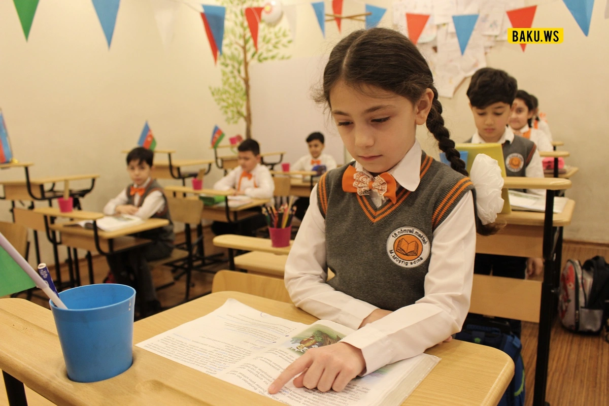 Təhsil naziri müəllim və şagirdlərə müraciət edib