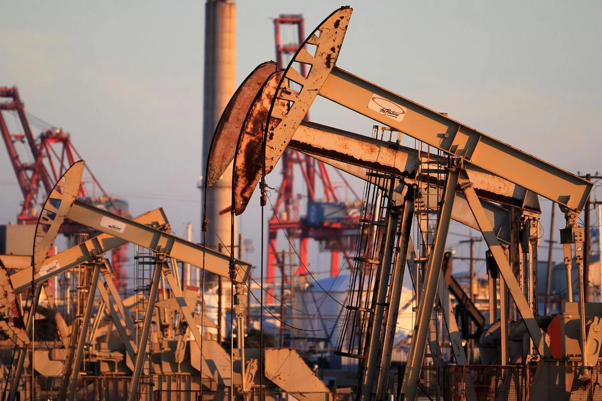Цена нефти Brent впервые за год превысила $61