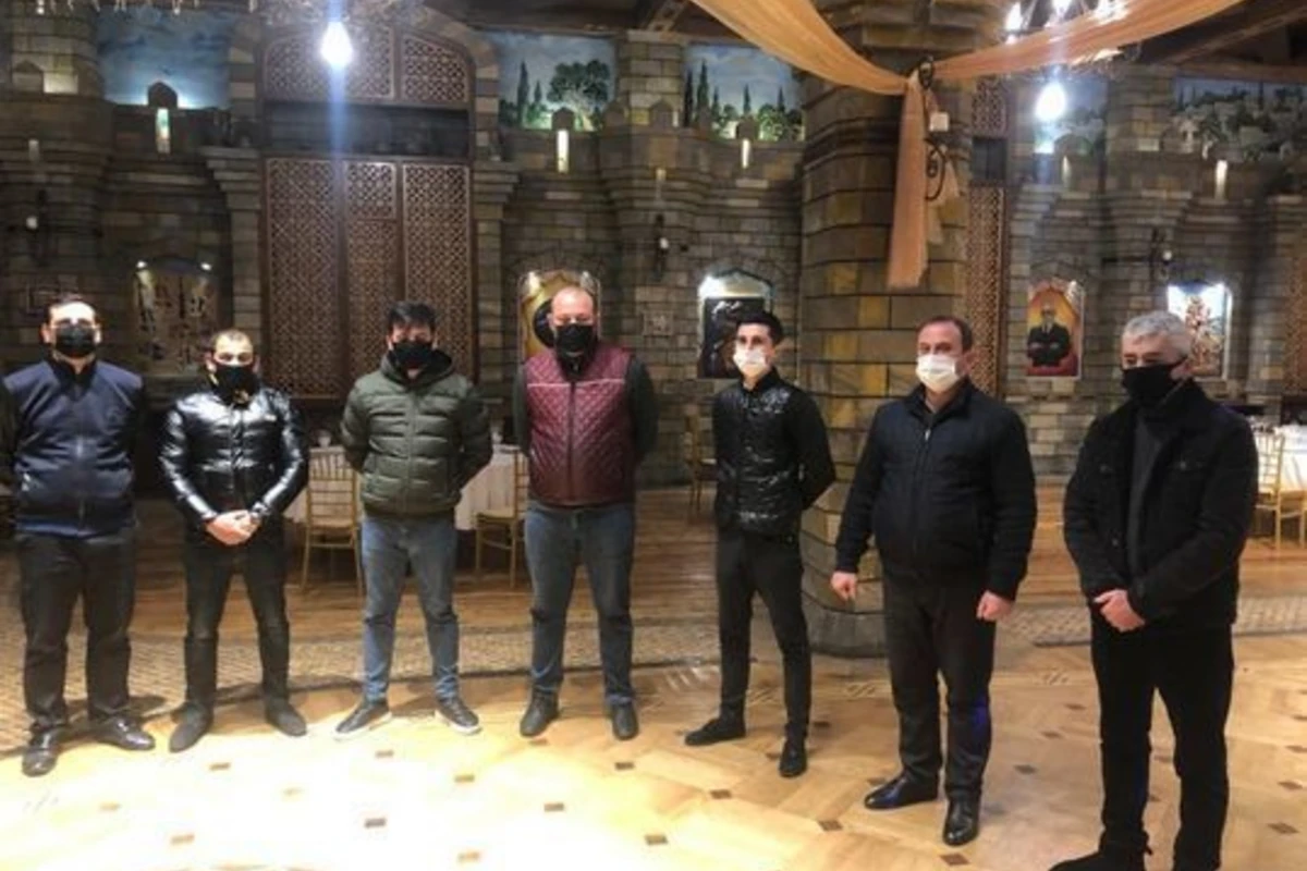 “Karantin rejiminin bitməsi bayramı”nı qeyd edənlər cərimələndilər - RƏSMİ “Karantin rejiminin bitməsi bayramı”nı qeyd edənlər cərimələndilər - RƏSMİ