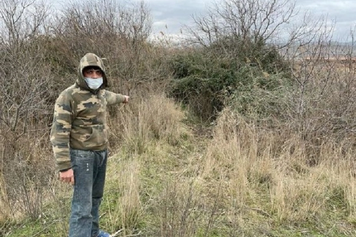 Yolda qalan maşının təkərlərini oğurladı - FOTO