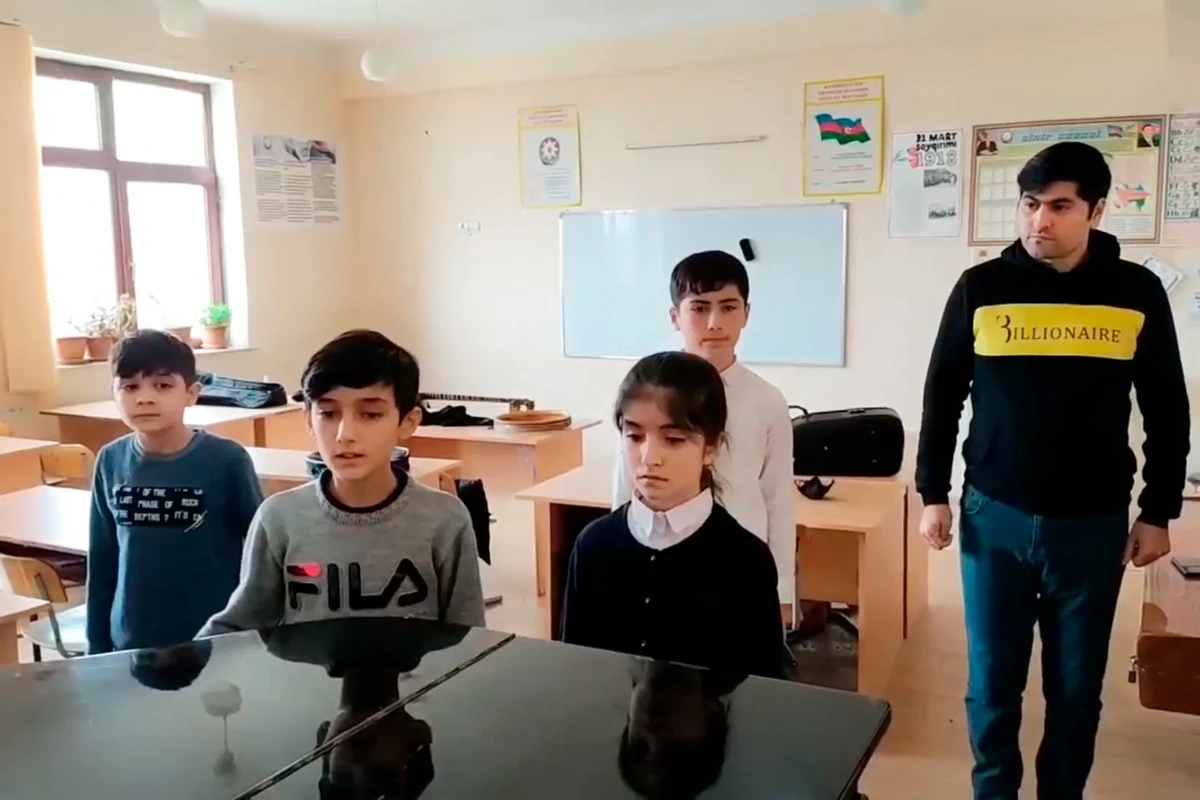 Uşaqlar “Xudayar təsnifi”ni möhtəşəm ifa etdilər - VİDEO