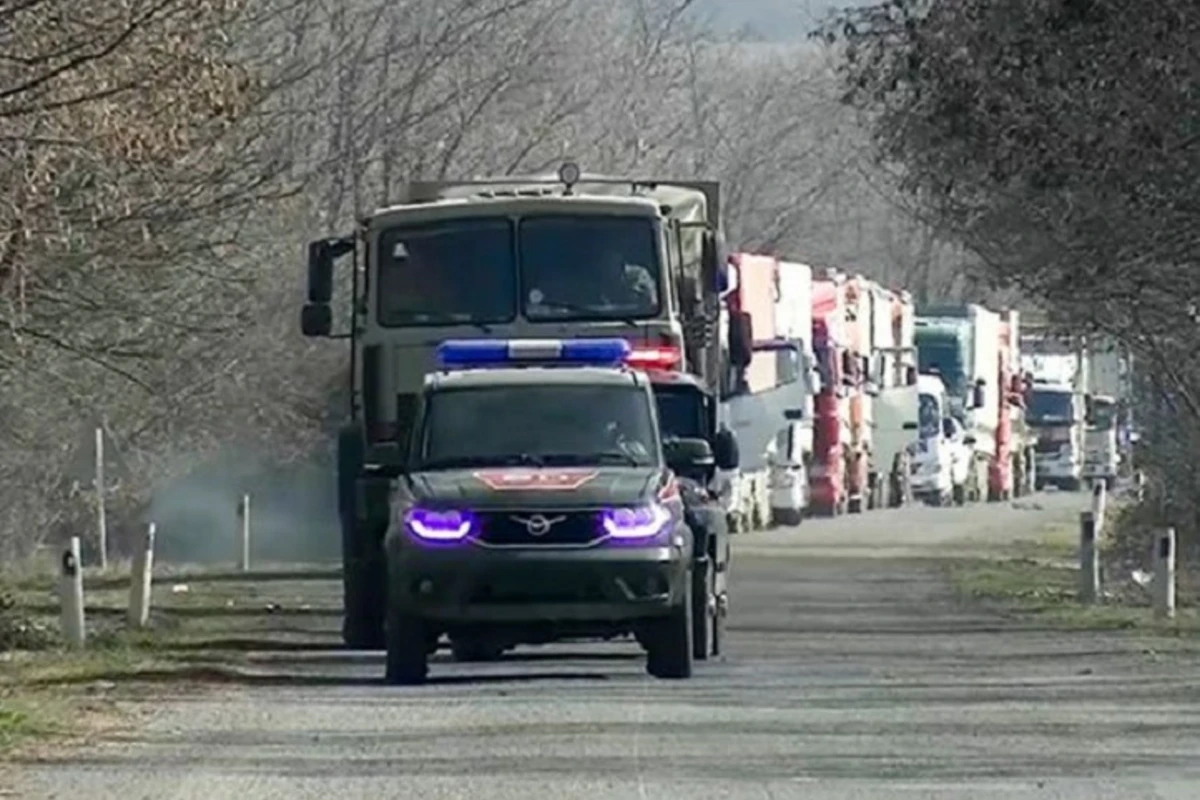 При содействии миротворцев в Шушу доставлены стройматериалы - ВИДЕО