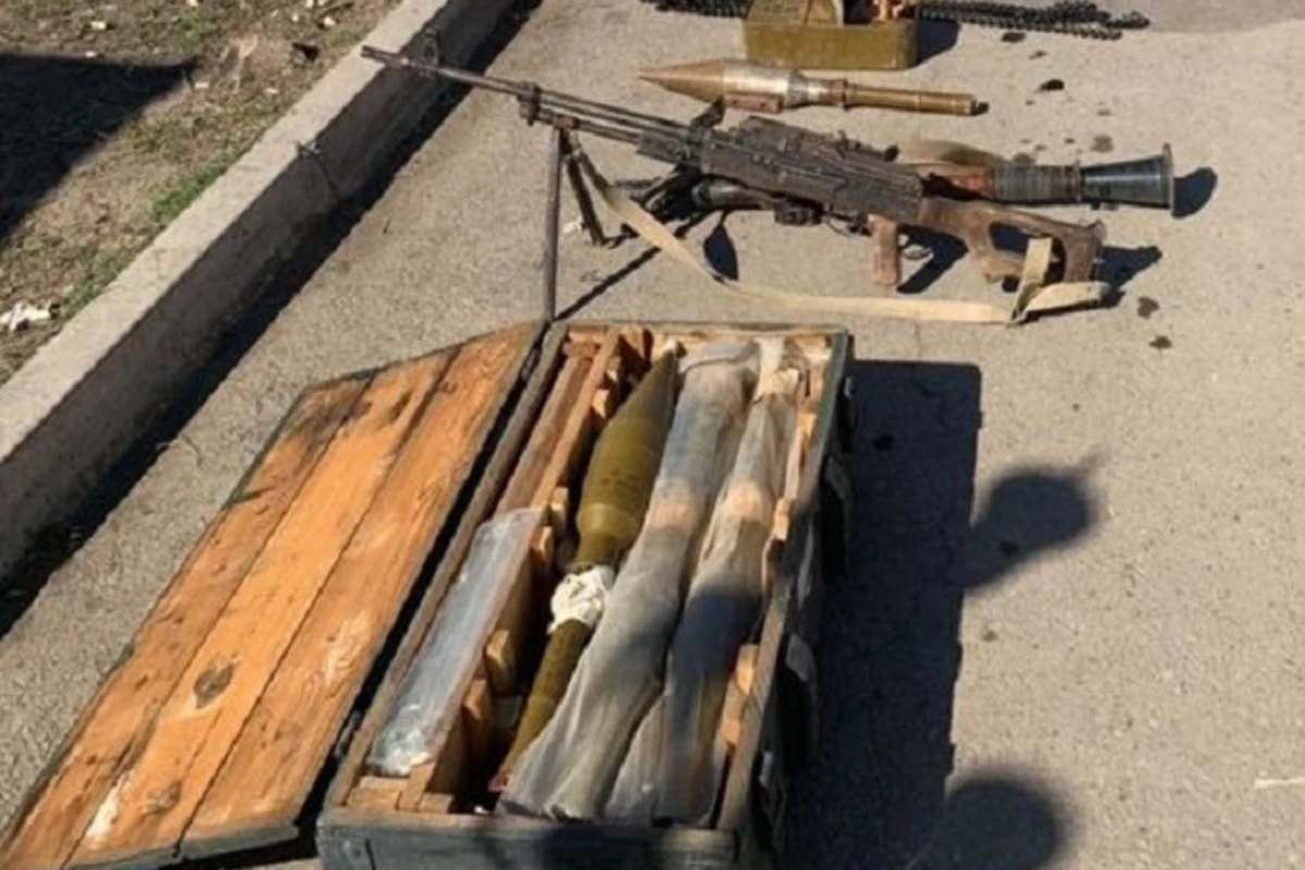 Polis düşmənin atıb qaçdığı xeyli silah-sursat aşkarladı - FOTO Polis düşmənin atıb qaçdığı xeyli silah-sursat aşkarladı - FOTO