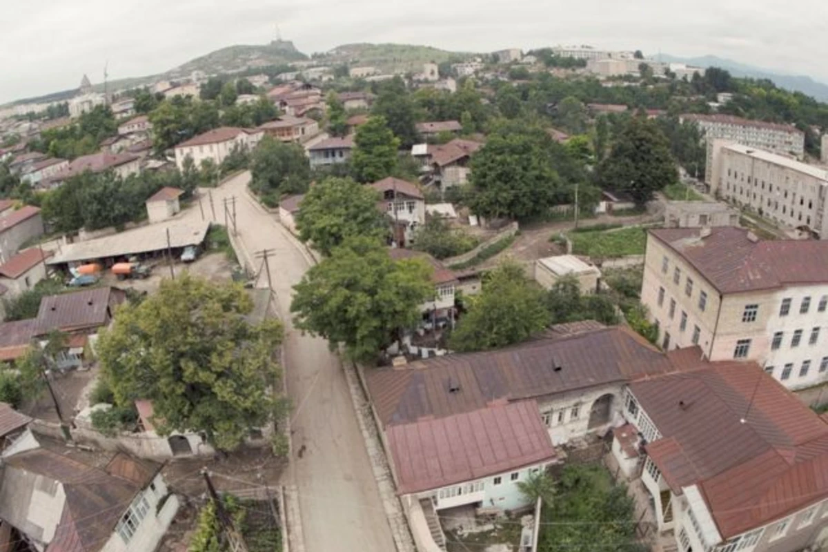 Şuşada iki ev yandı