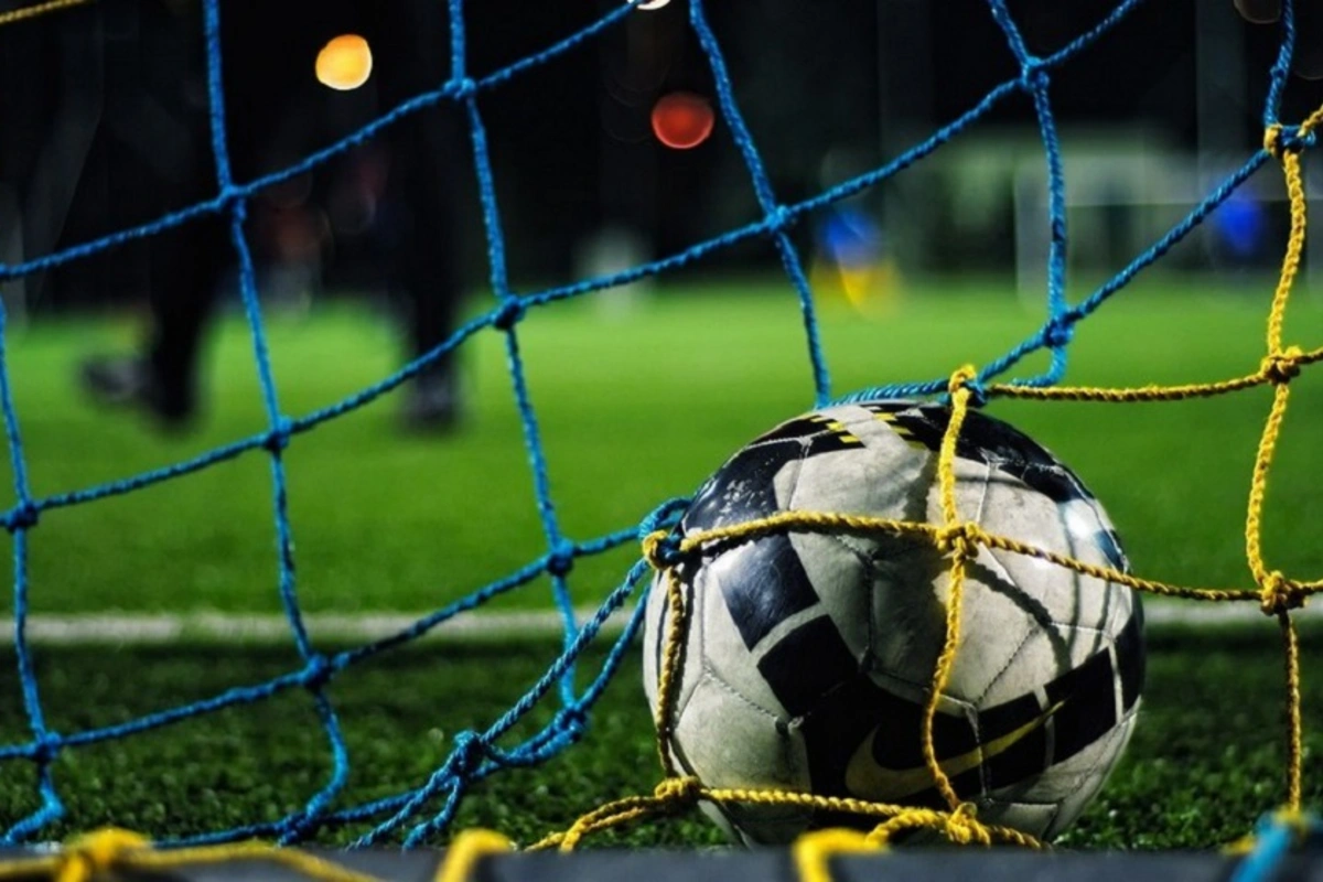 Azərbaycan derbisində dava: İki futbolçu meydandan qovuldu
