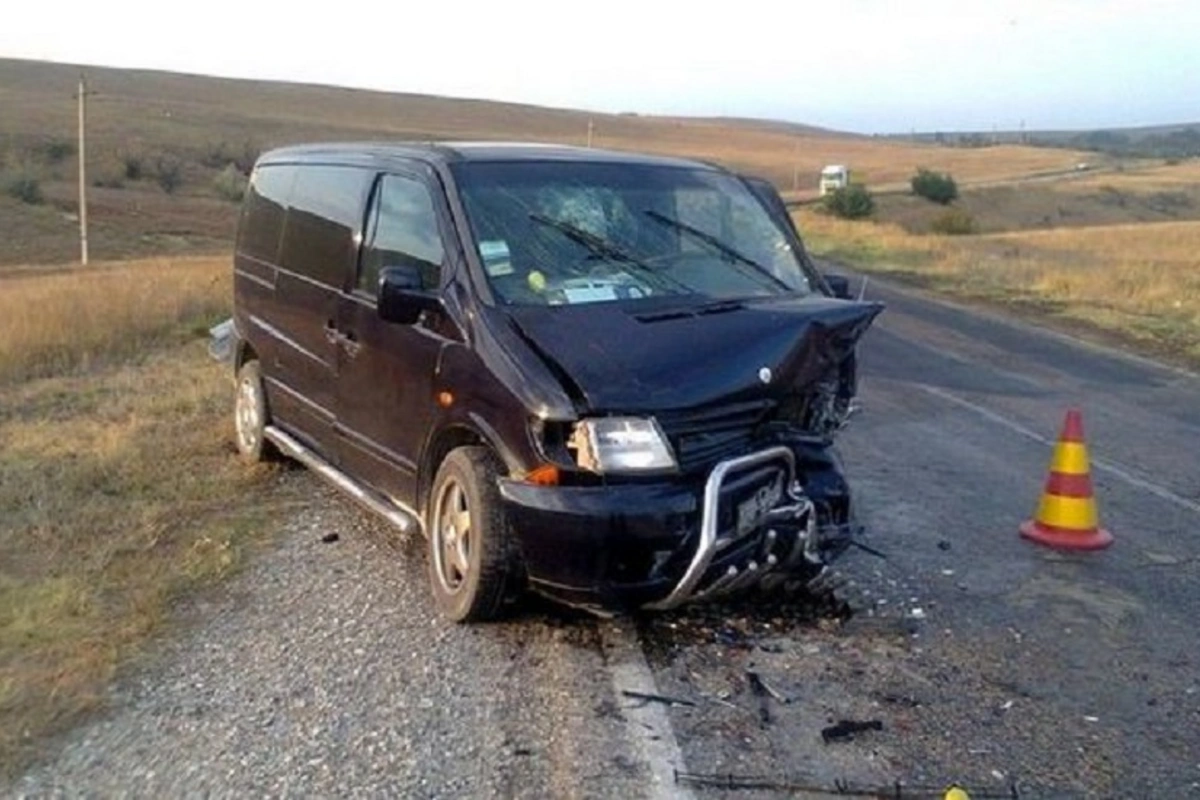 Sərnişin mikroavtobusu qəzaya uğrayıb, xəsarət alanlar var