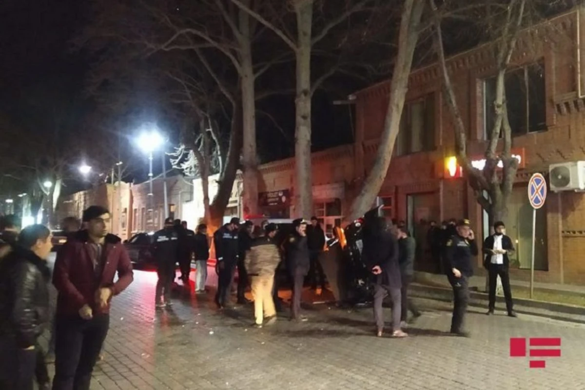 Gəncədə Lada Priora polis maşınına çırpıldı - xəsarət alan var - FOTO
