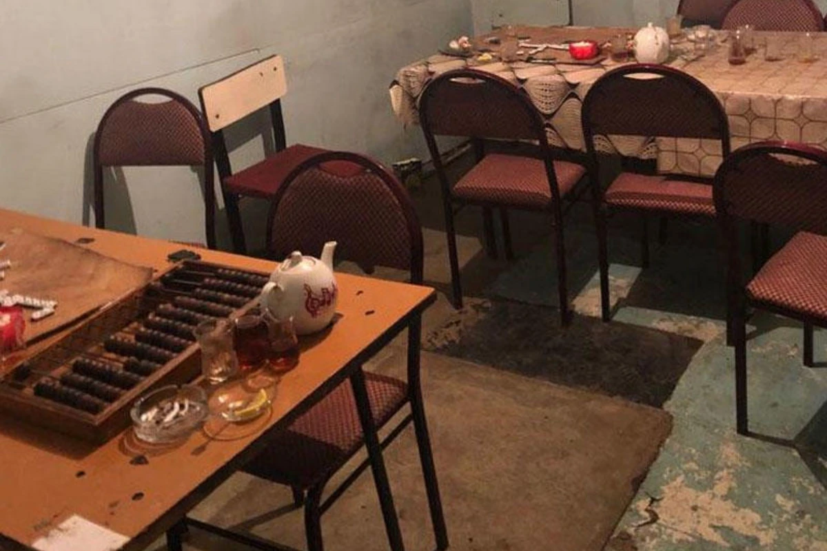 Polis gecə çay evində əməliyyat keçirdi - SAXLANILANLAR VAR