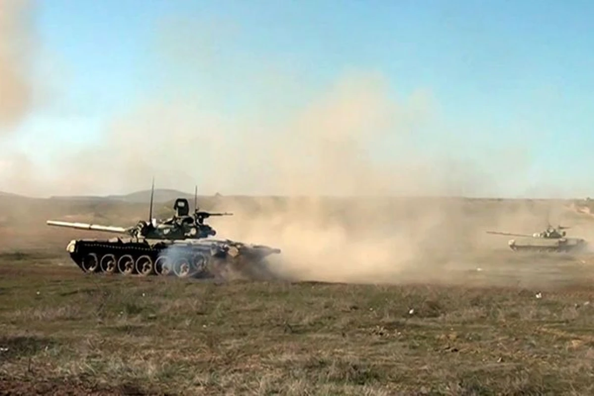 Azərbaycan tankçıları döyüş atışlarını icra ediblər - VİDEO