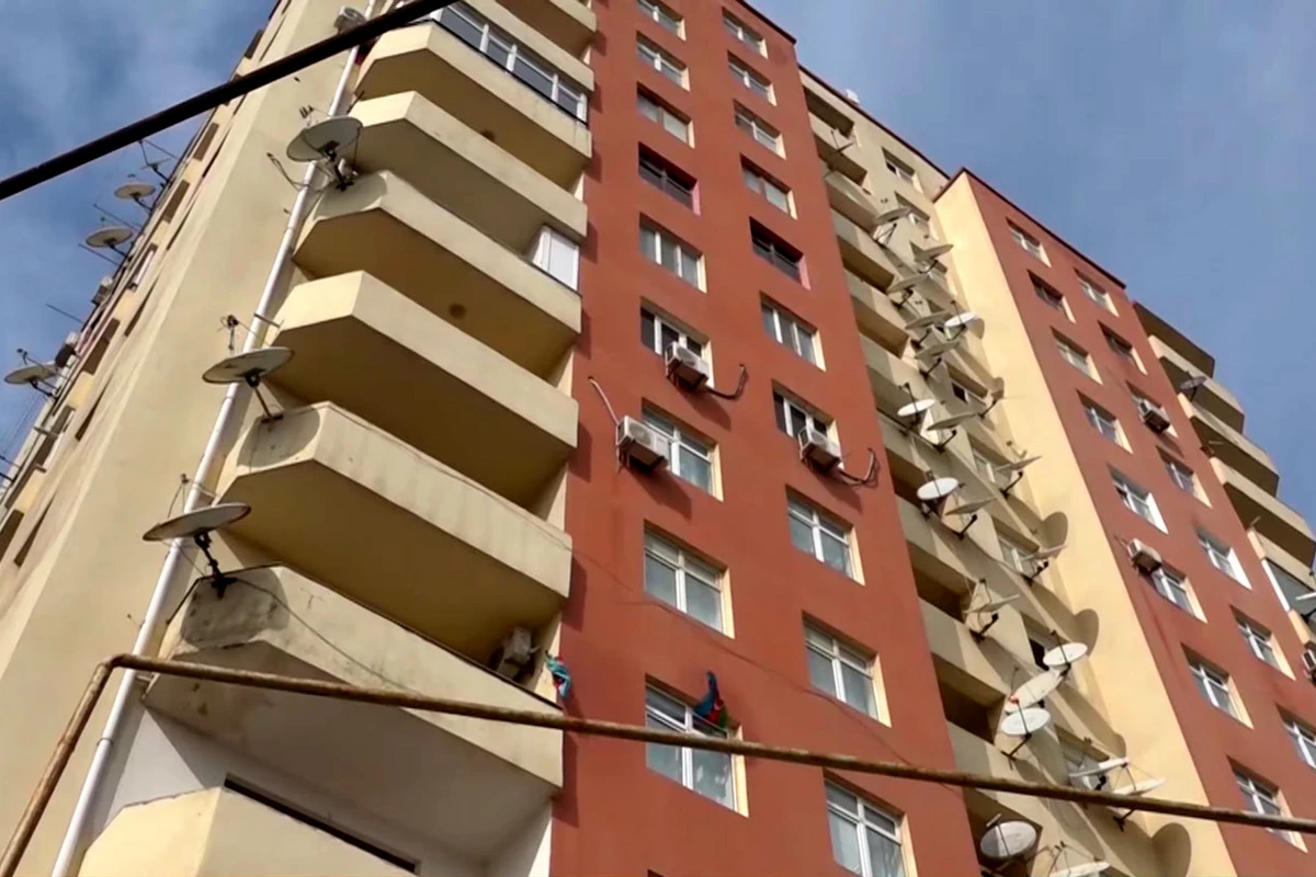 Abşeronda bir mənzil iki nəfərə satıldı - VİDEO Abşeronda bir mənzil iki nəfərə satıldı - VİDEO