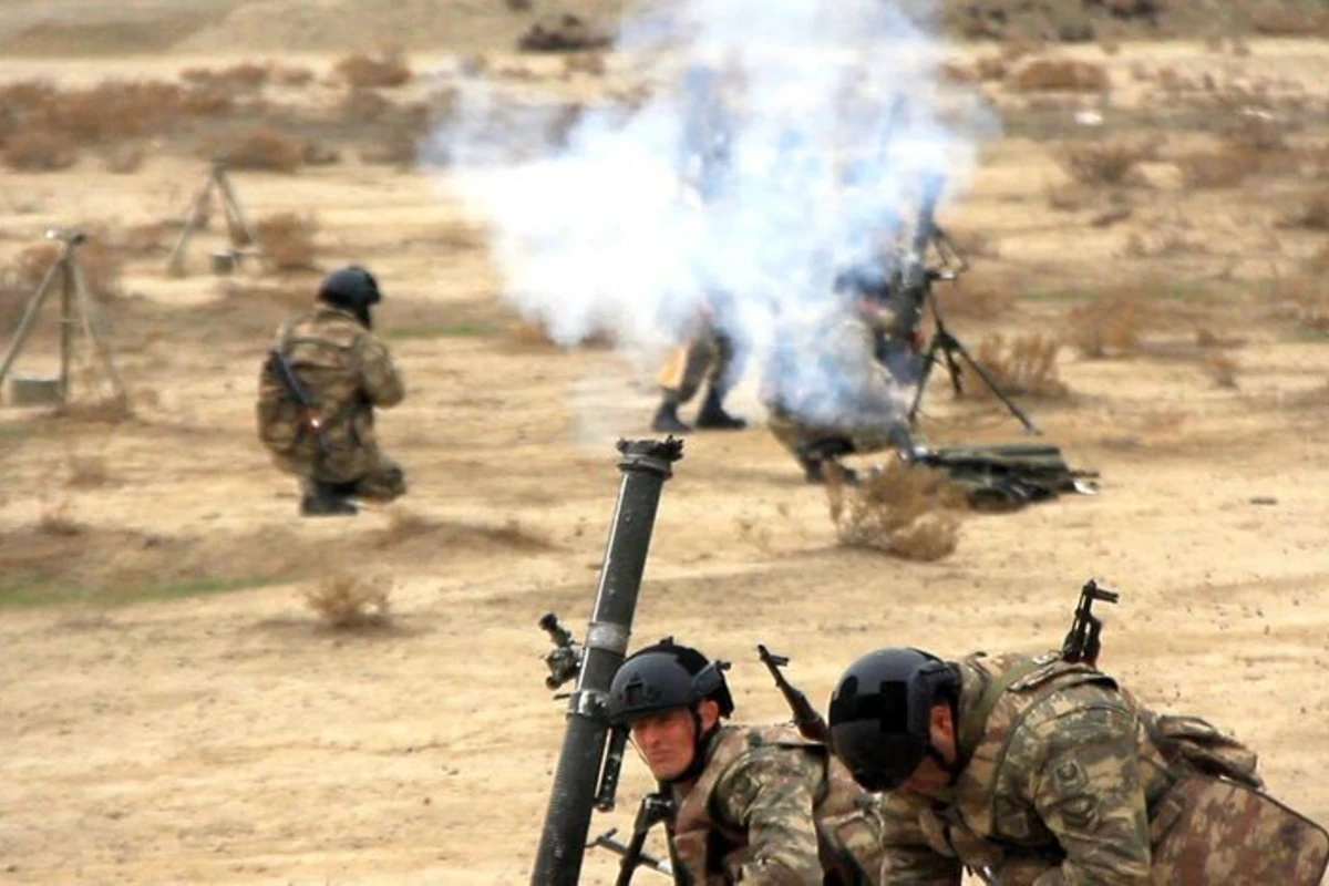 Minaatan batareyaları döyüş atışları icra edir - FOTO