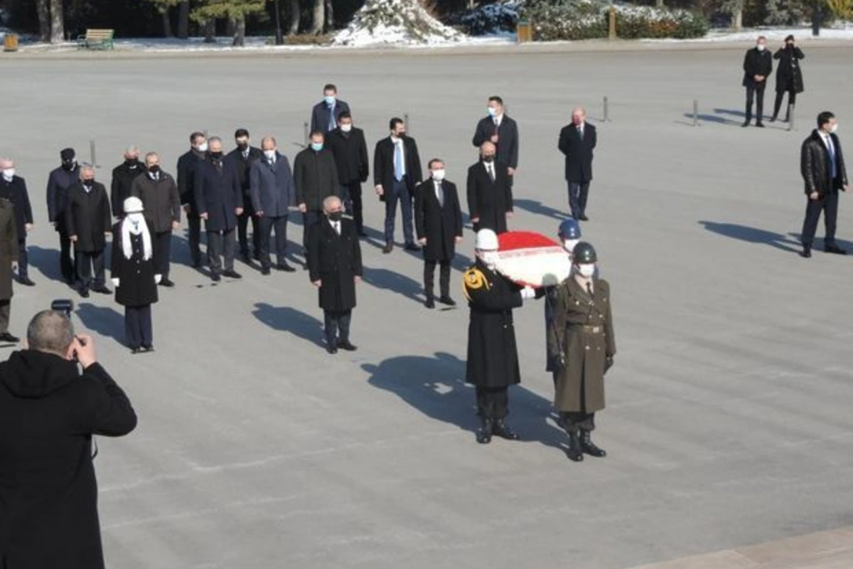 Али Асадов возложил венок к могиле Ататюрка - ФОТО