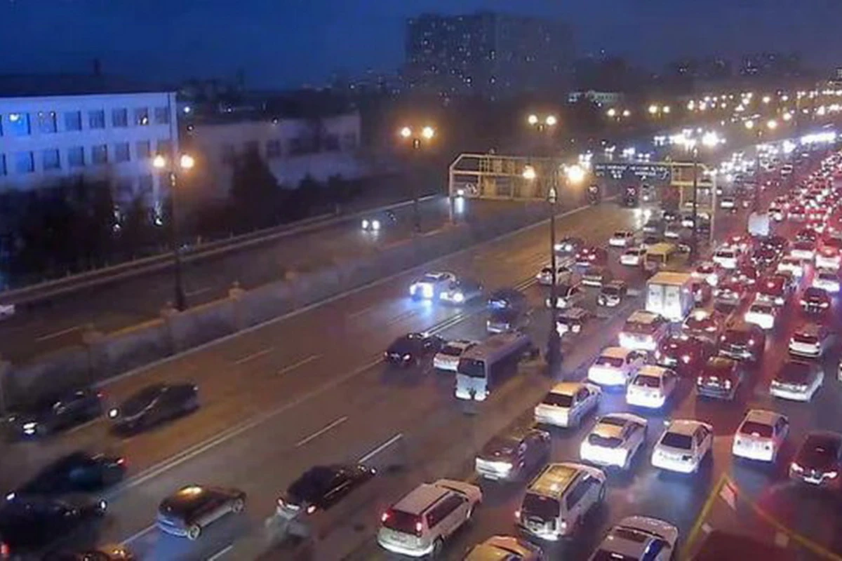 Пробки на центральных улицах Баку усложняют работу автобусов - ФОТО