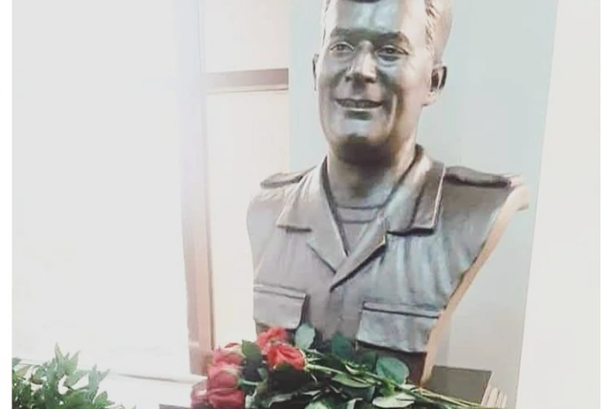 Бюст шехида Худаяра Юсифзаде установлен в школе, где он учился - ФОТО