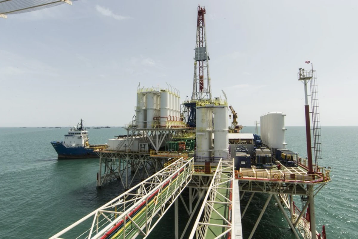 SOCAR: İndiyədək 45 əməkdaş dəniz özülləri arasında daha təhlükəsiz yerlərə köçürülüb SOCAR: İndiyədək 45 əməkdaş dəniz özülləri arasında daha təhlükəsiz yerlərə köçürülüb