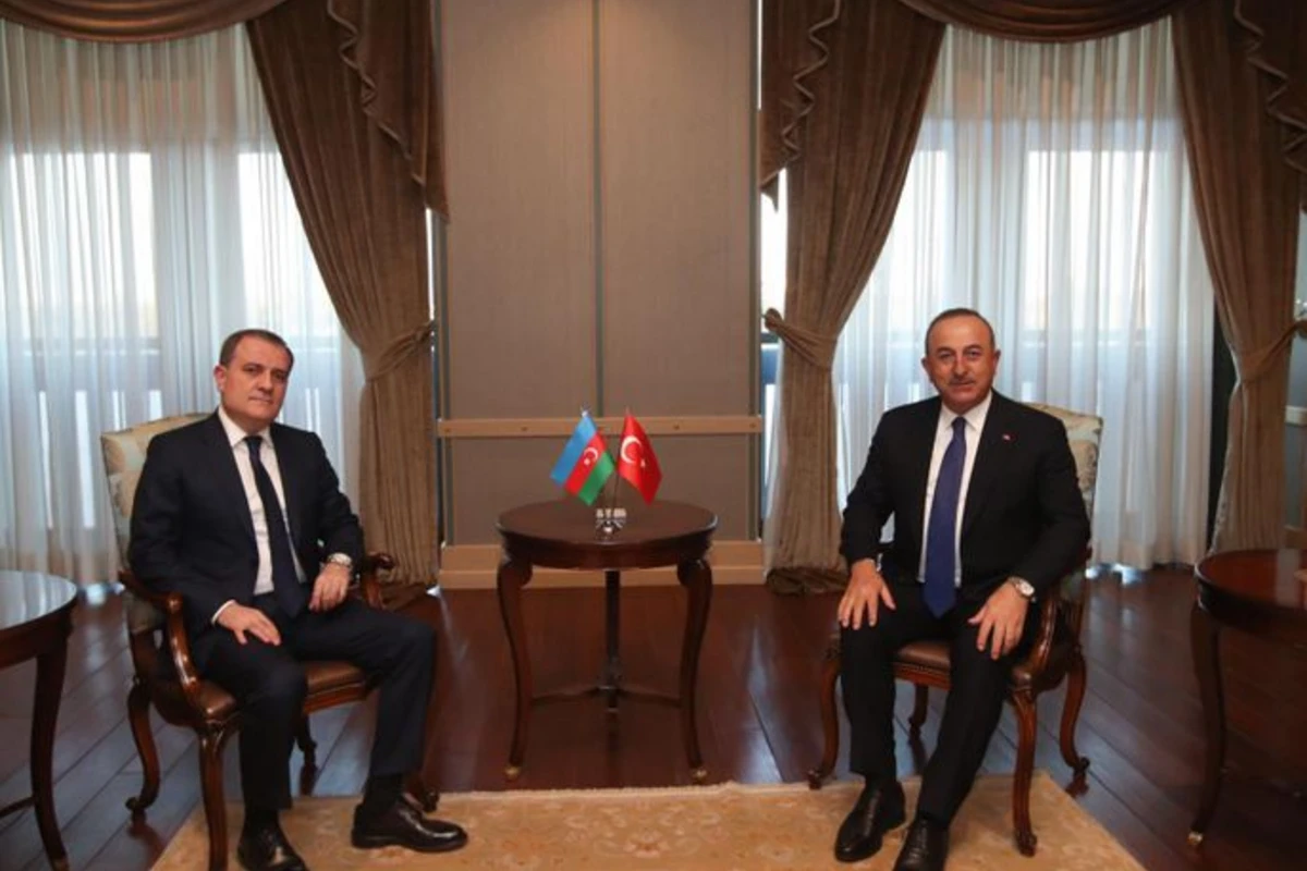 Azərbaycan və Türkiyə XİN başçıları görüşüb Azərbaycan və Türkiyə XİN başçıları görüşüb