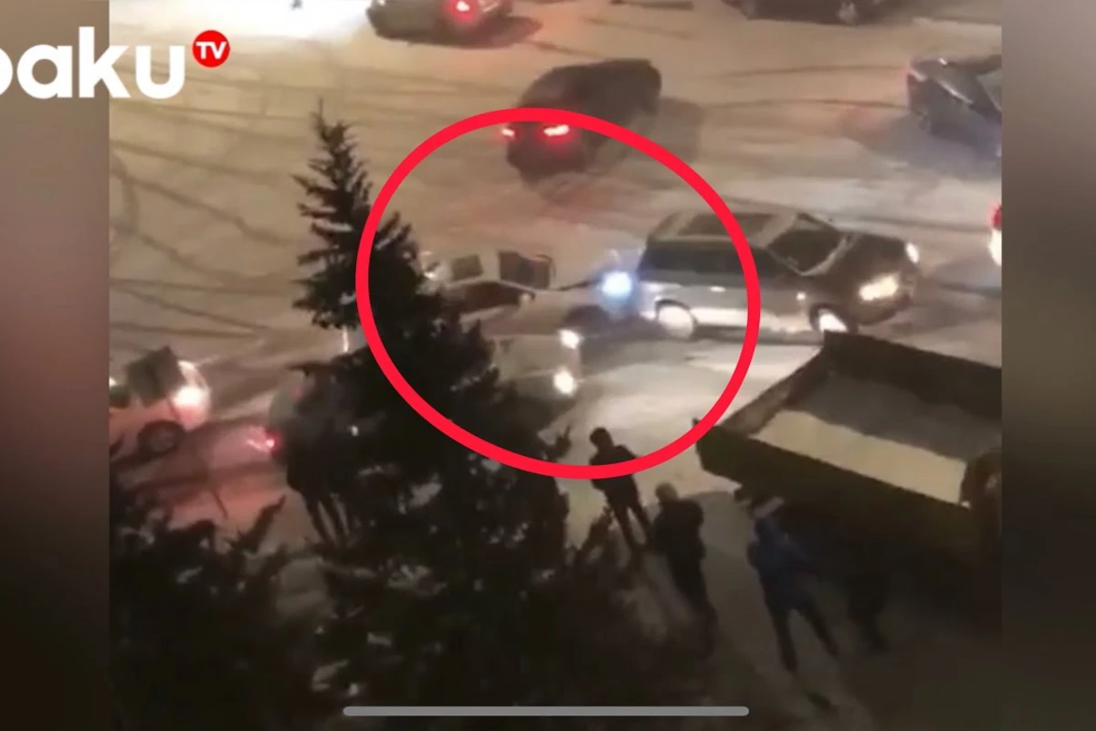 Bakıya qar yağandan sonra baş verən qəzalar - VİDEO Bakıya qar yağandan sonra baş verən qəzalar - VİDEO