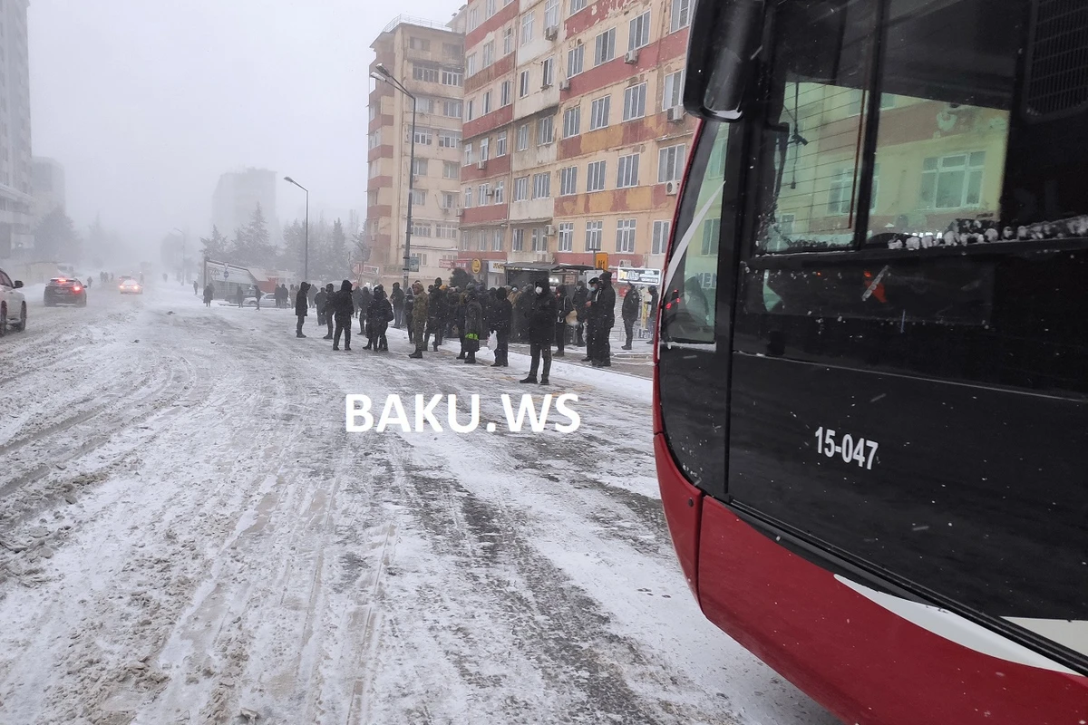 Qar Bakıda həyatı iflic etdi - VİDEO