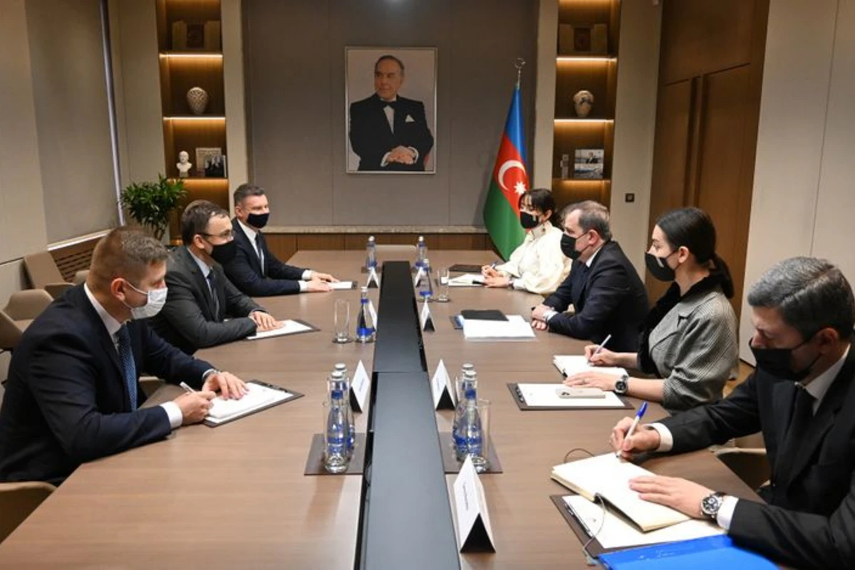 Ceyhun Bayramov Ukraynanın xarici işlər nazirinin müavinini qəbul edib