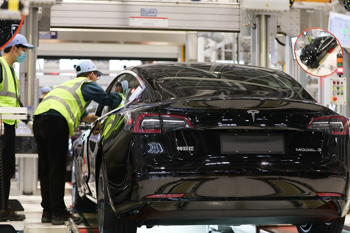 Tesla остановила выпуск самого популярного электрокара