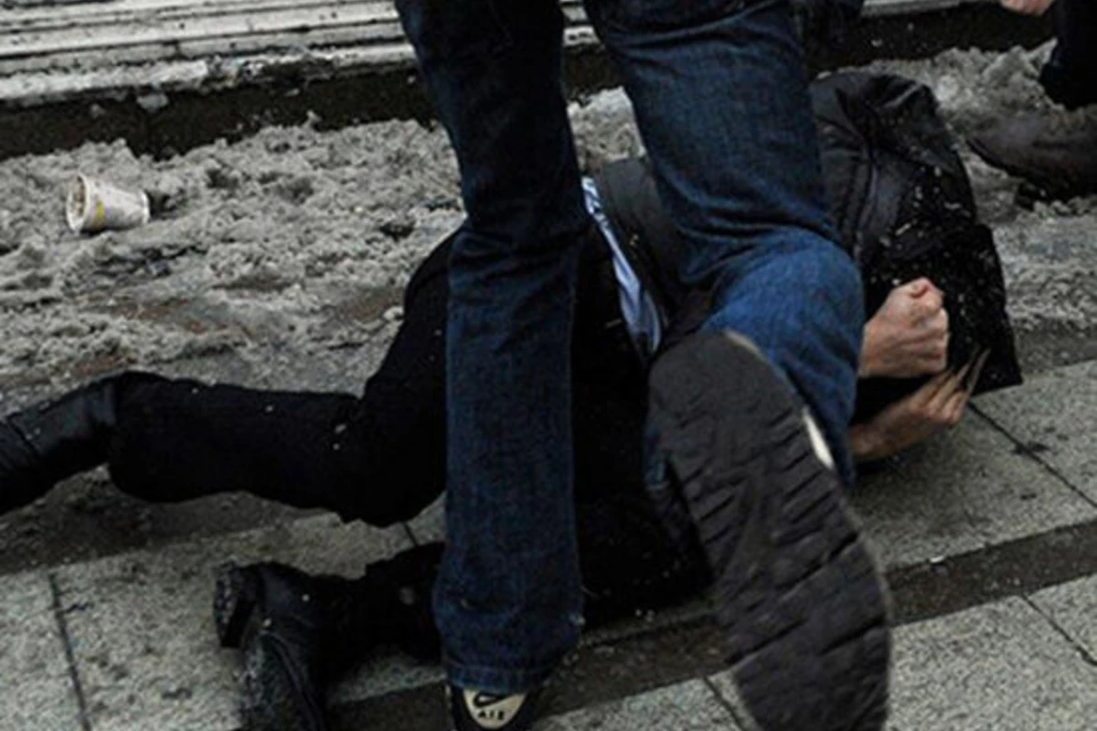 Gəncədə sakini bankomatdan pul çıxarmaq üstündə döyüldü Gəncədə sakini bankomatdan pul çıxarmaq üstündə döyüldü