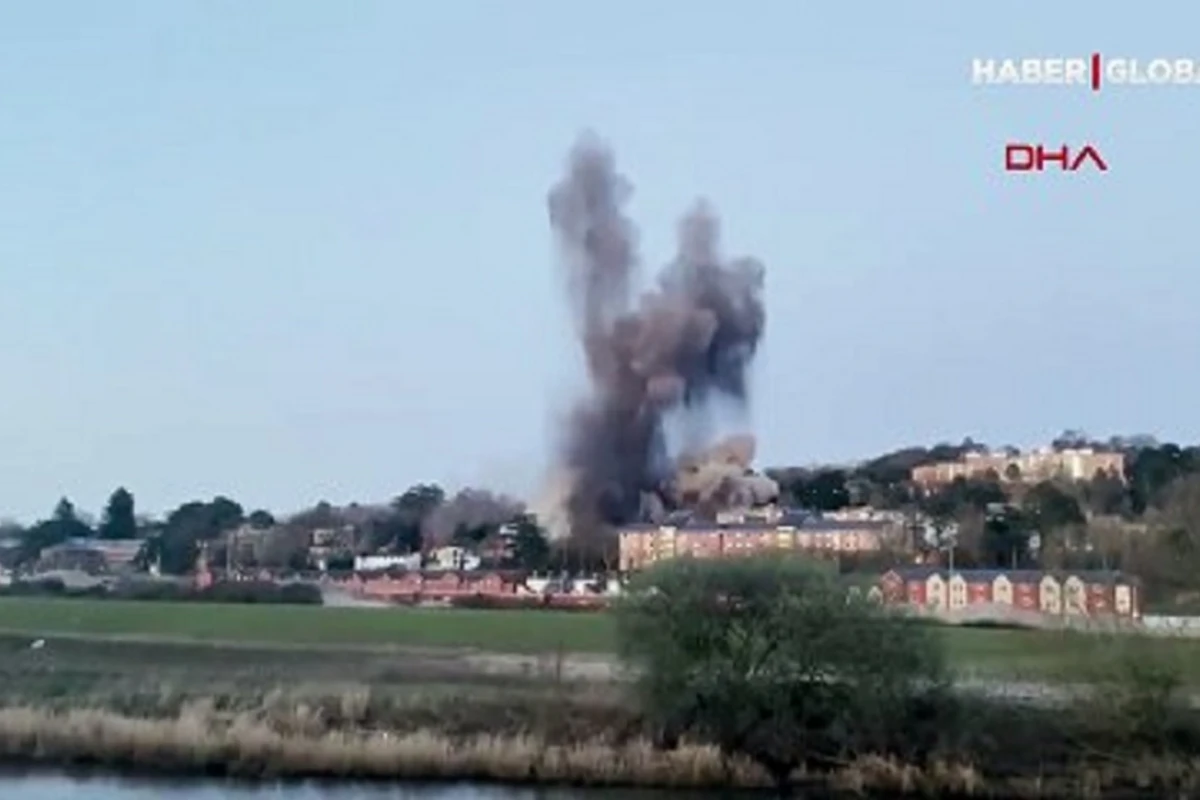 Böyük Britaniyada İkinci Dünya müharibəsindən qalmış bomba partladıldı – ANBAAN VİDEO Böyük Britaniyada İkinci Dünya müharibəsindən qalmış bomba partladıldı – ANBAAN VİDEO