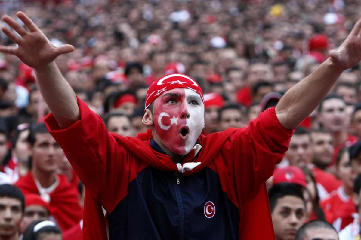 Türkiyə stadionlarından azarkeş səsləri gələcək