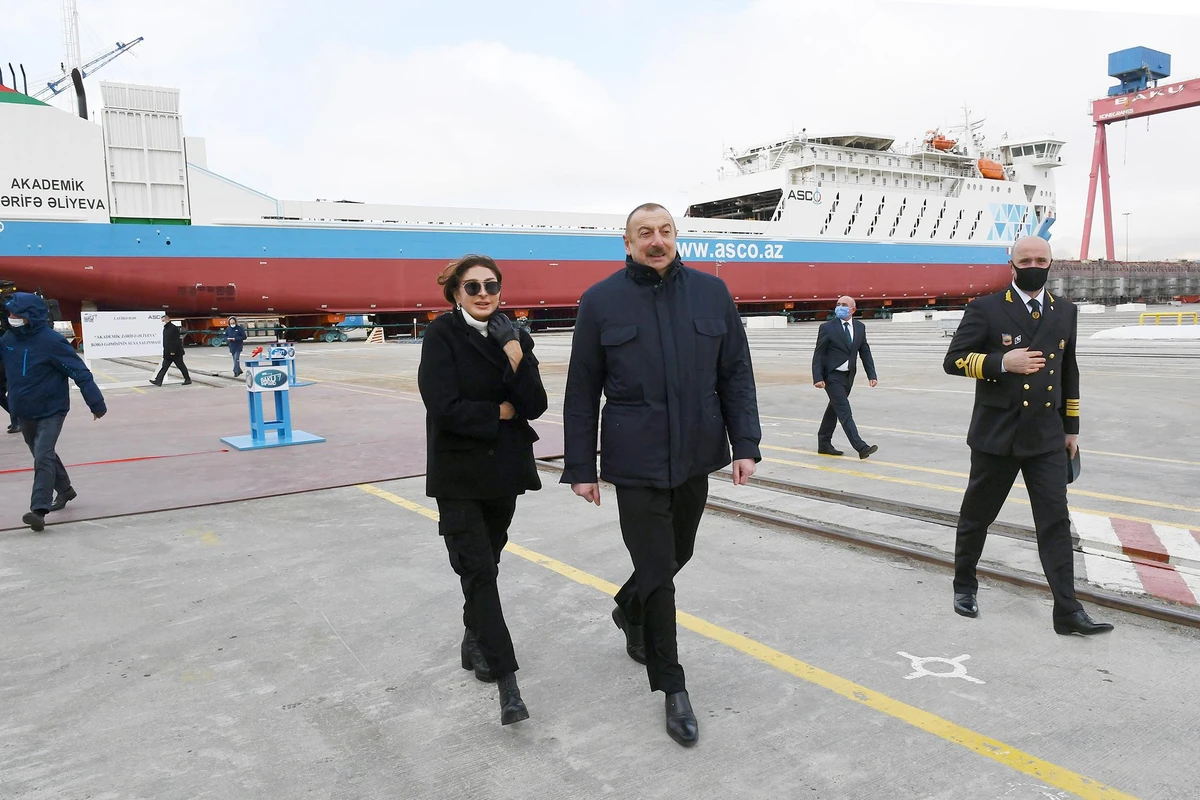Prezident və birinci xanım gəmi-bərələrinin suya salınması və istismara verilməsi mərasimlərində iştirak ediblər - YENİLƏNİB - VİDEO Prezident və birinci xanım gəmi-bərələrinin suya salınması və istismara verilməsi mərasimlərində iştirak ediblər - YENİLƏNİB - VİDEO