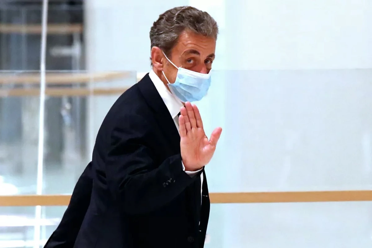 Sarkozi 3 il müddətinə azadlıqdan məhrum edilib