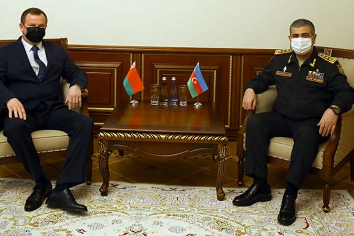Zakir Həsənov Belarus səfiri ilə hərbi əməkdaşlığı müzakirə edib