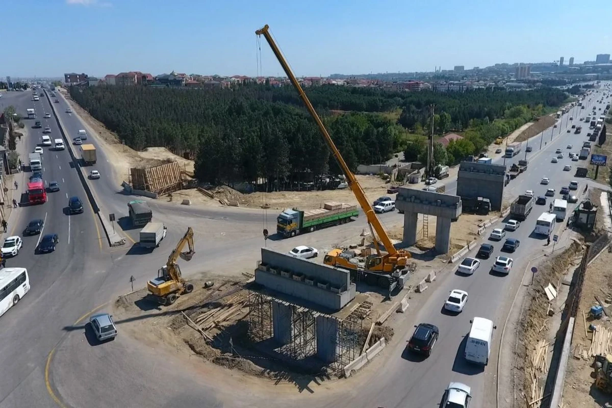 Sulutəpə dairəsində inşa olunan körpüdə son tamamlama işləri gedir Sulutəpə dairəsində inşa olunan körpüdə son tamamlama işləri gedir