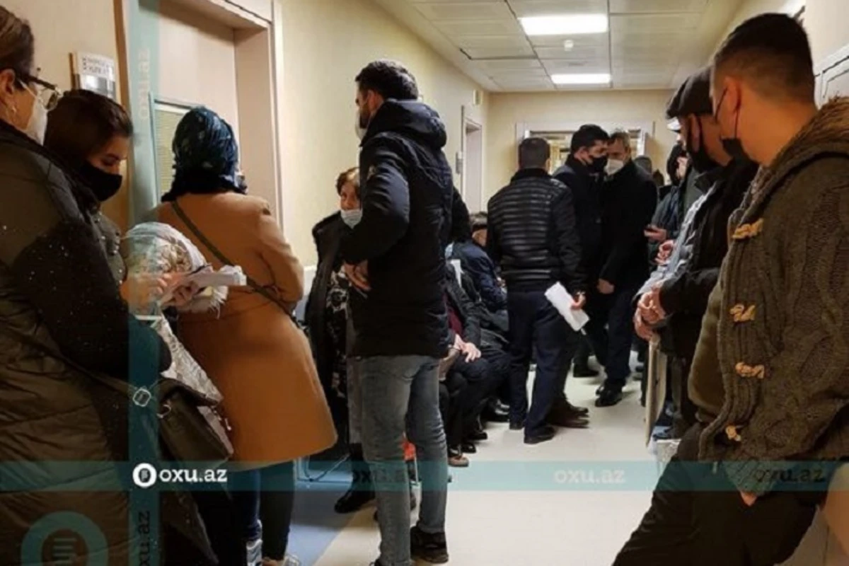 Mərkəzi Klinikada karantin qaydaları pozulur - FOTO