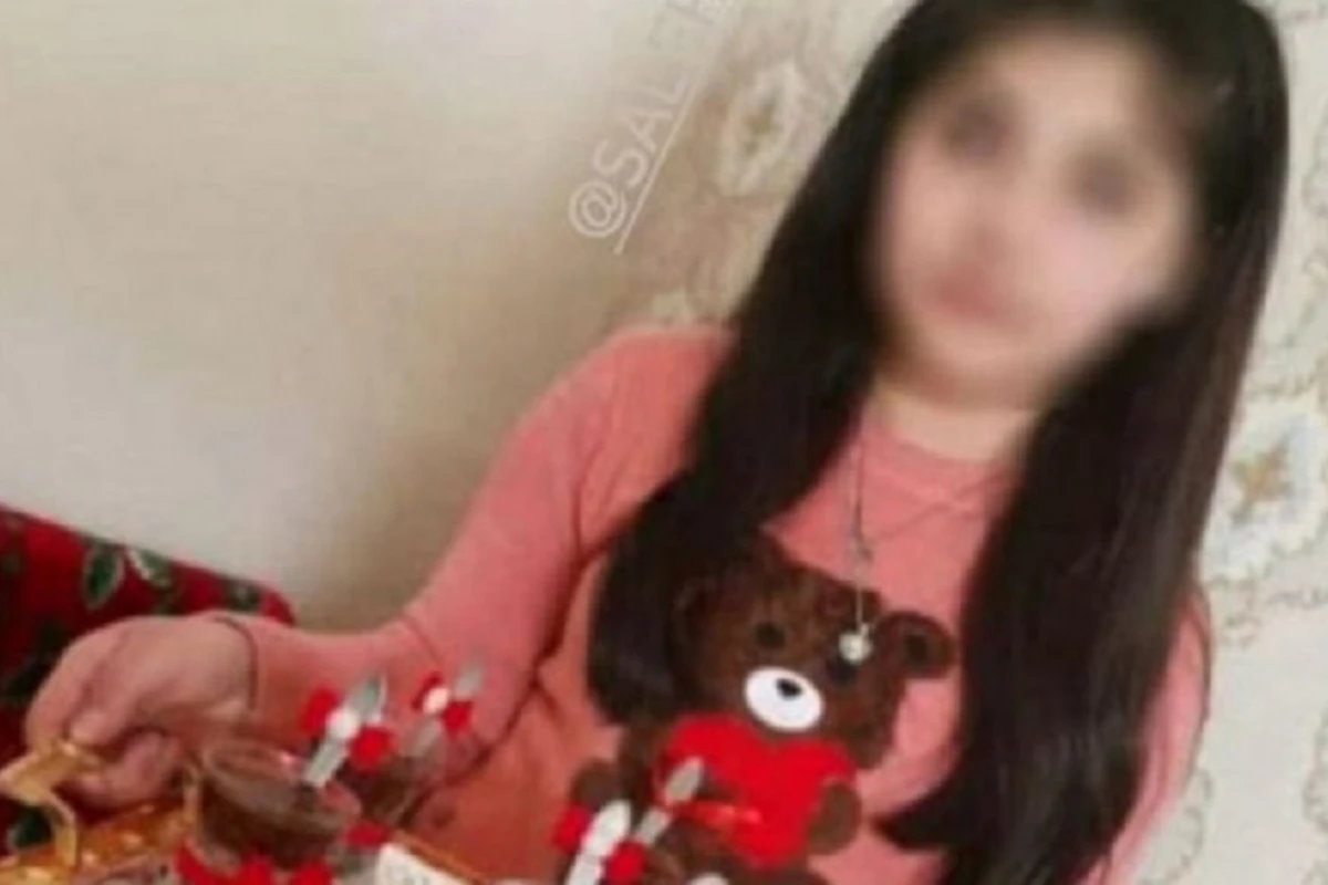 Азербайджанская семья обручила малолетнюю дочь - ФОТО
