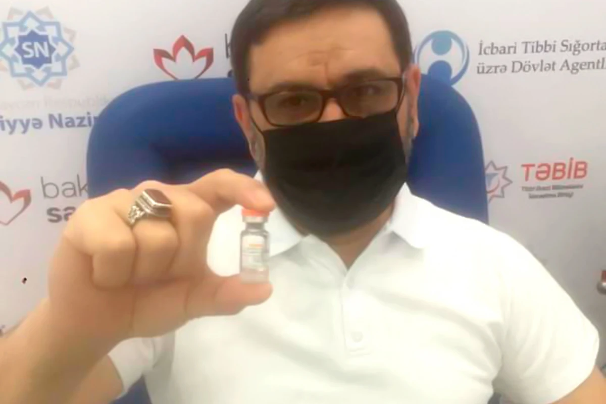 Hacı Şahin Həsənli koronavirus əleyhinə peyvənd vurdurub - FOTO Hacı Şahin Həsənli koronavirus əleyhinə peyvənd vurdurub - FOTO