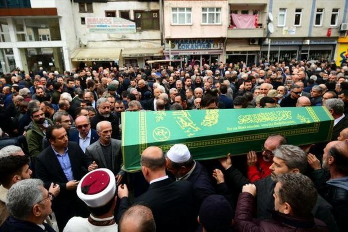 Массовое заражение COVID-19 зафиксировано на похоронах в Турции Массовое заражение COVID-19 зафиксировано на похоронах в Турции