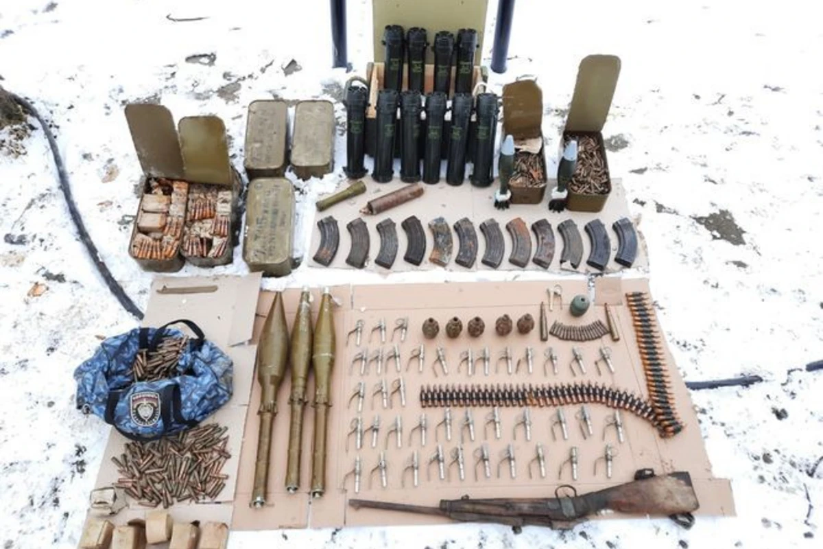 В Шуше обнаружены оставленные армянами при бегстве боеприпасы - ФОТО