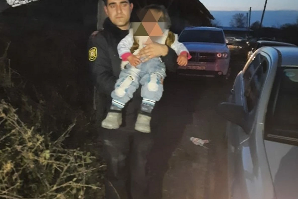 İtkin düşən iki yaşlı uşaq xilas edildi - FOTO