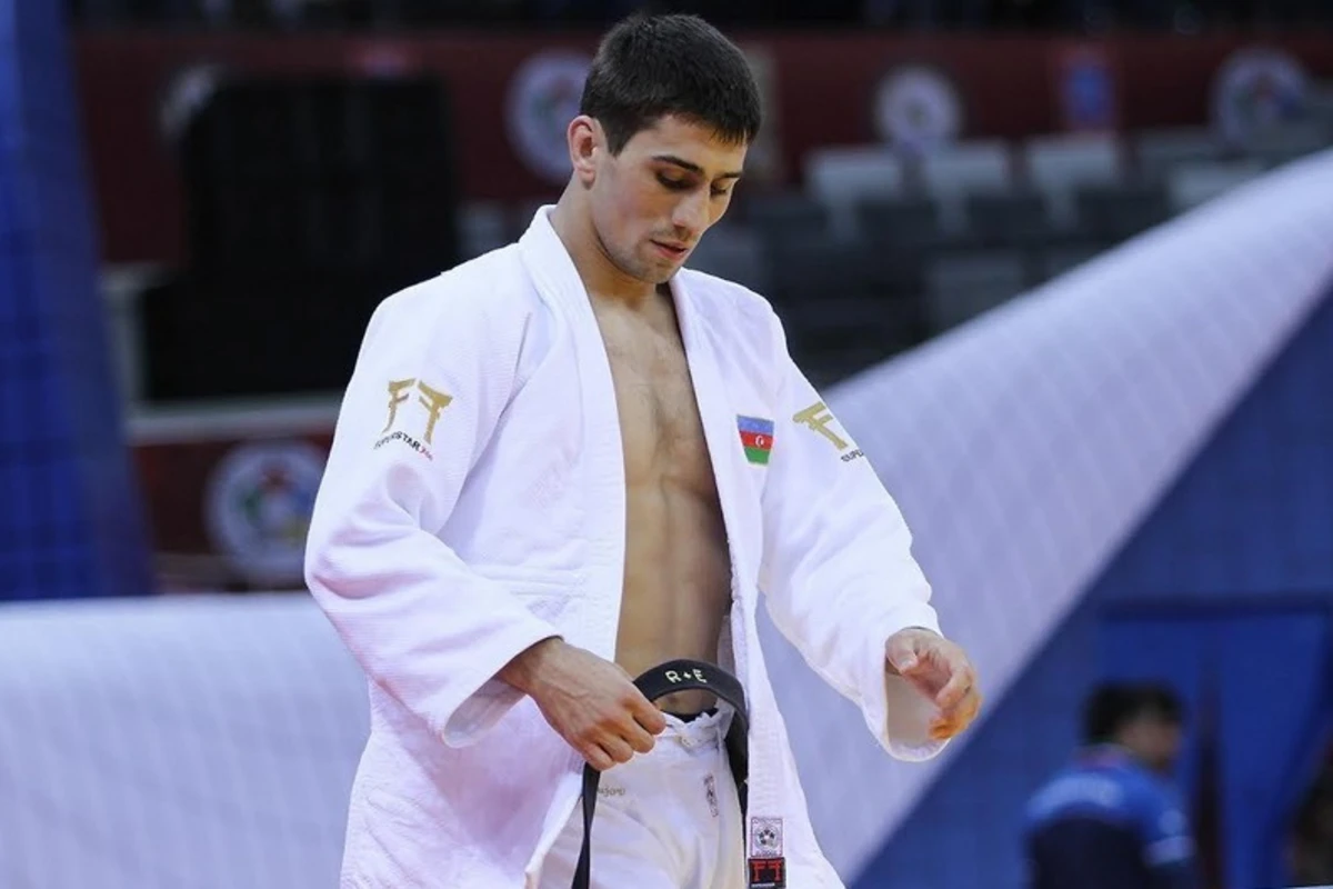 Böyük Dəbilqə: Rüstəm Orucov bürünc medal qazandı