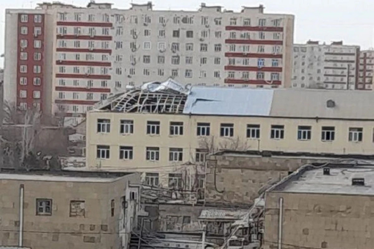 Bakıda daha bir məktəbin dam örtüyü uçub - FOTO