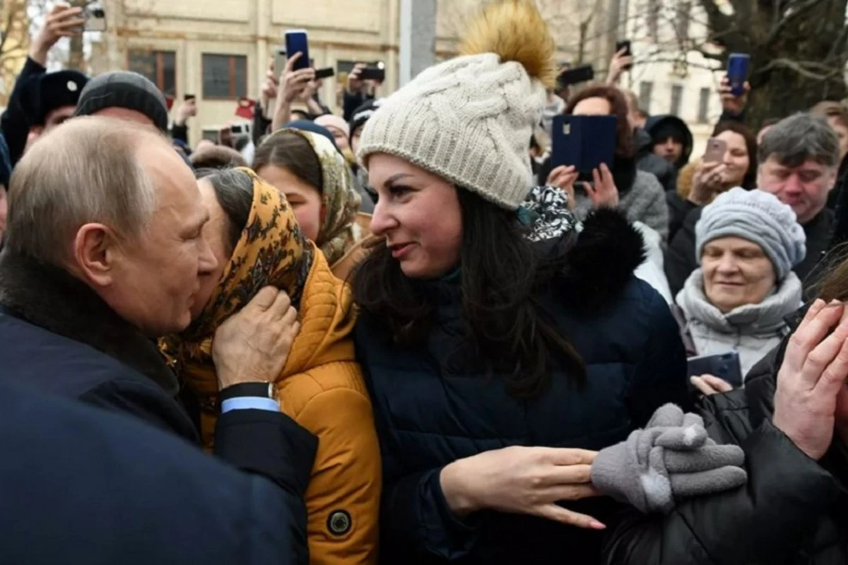 Putinə evlənməyi təklif edən qadın prezidentin buna reaksiyasından danışdı - FOTO