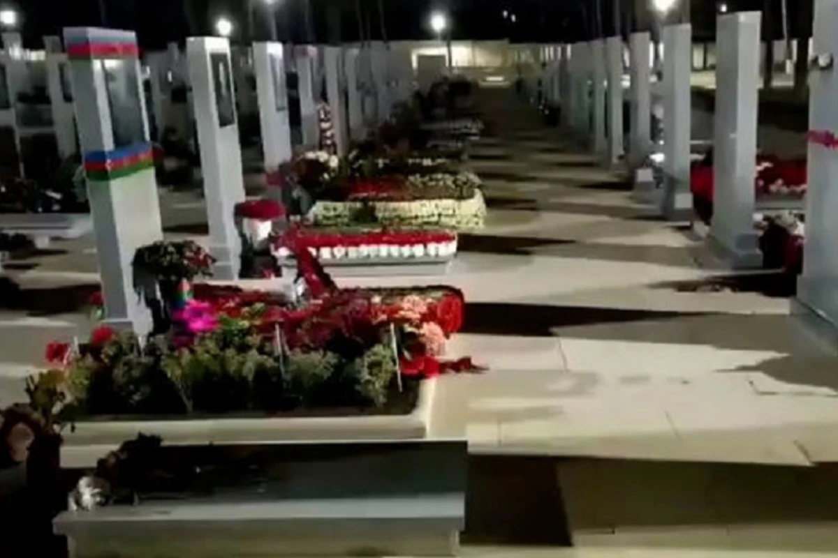 Могилы шехидов на II Аллее почетного захоронения приведены в порядок - ВИДЕО