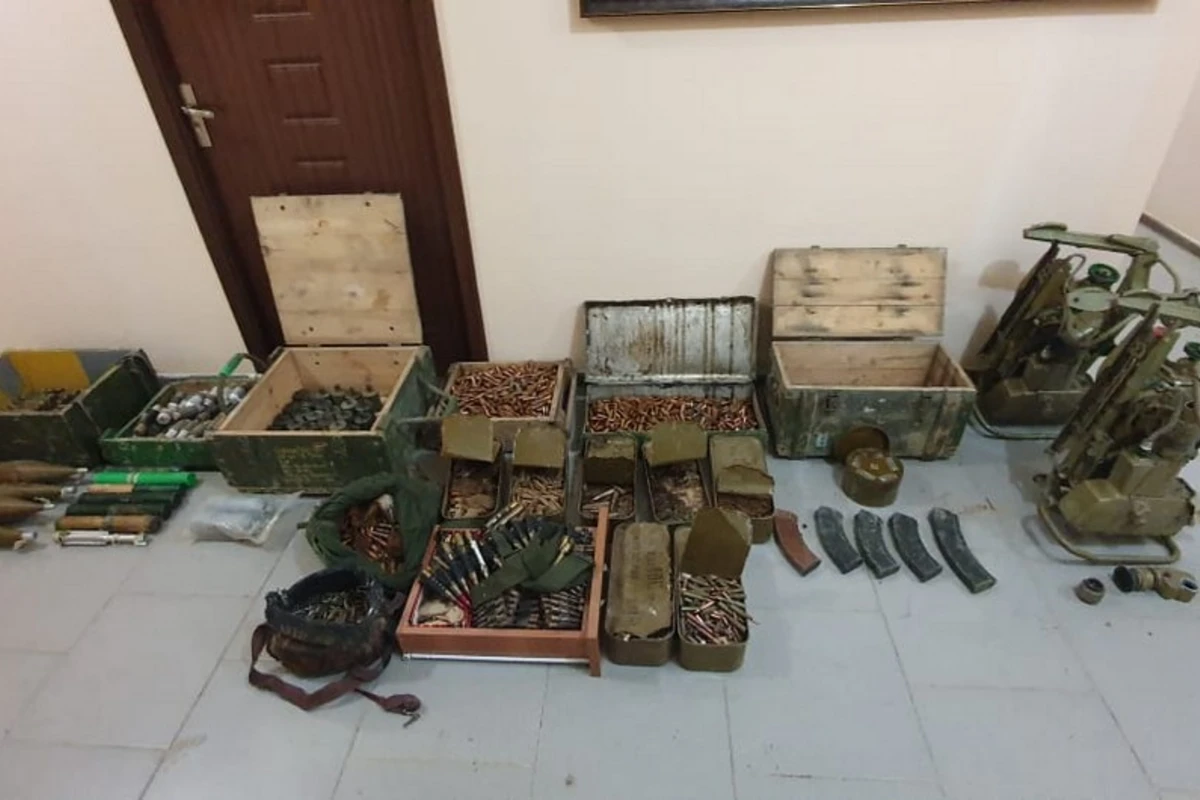 Xocavənddə düşmənin atıb qaçdığı silah-sursat aşkarlandı - FOTO Xocavənddə düşmənin atıb qaçdığı silah-sursat aşkarlandı - FOTO