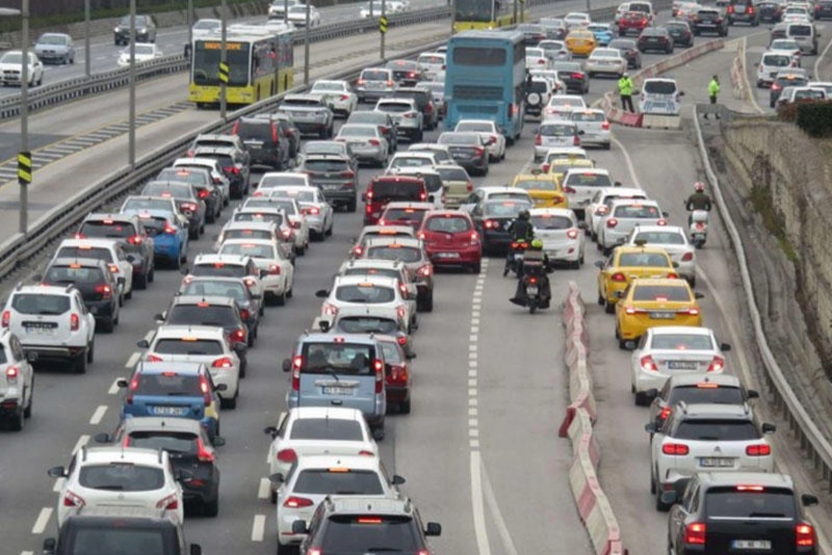 İstanbulda qadağa götürüldü, böyük tıxaclar yarandı İstanbulda qadağa götürüldü, böyük tıxaclar yarandı