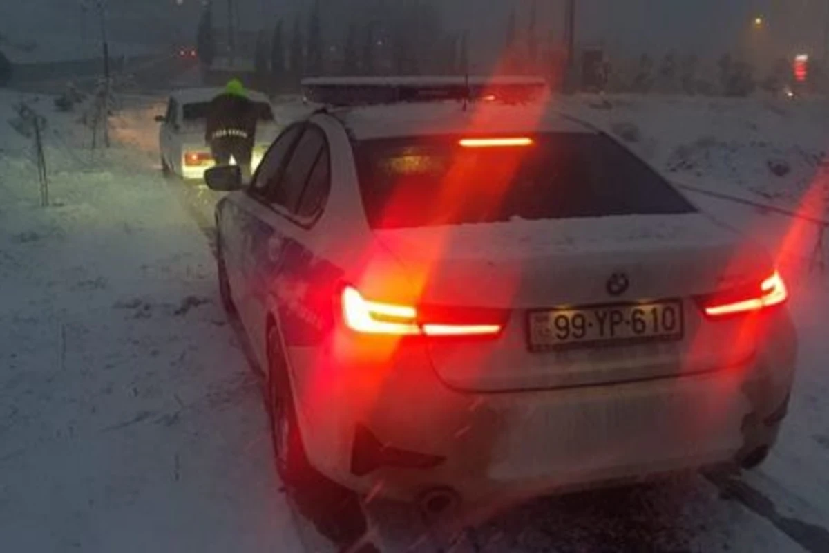 Göygöldə qar səbəbindən nəqliyyatın işi çətinləşib - FOTO