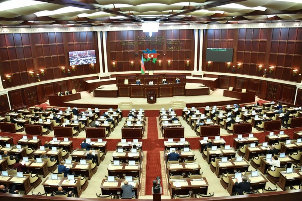 Началось пленарное заседание парламента Азербайджана