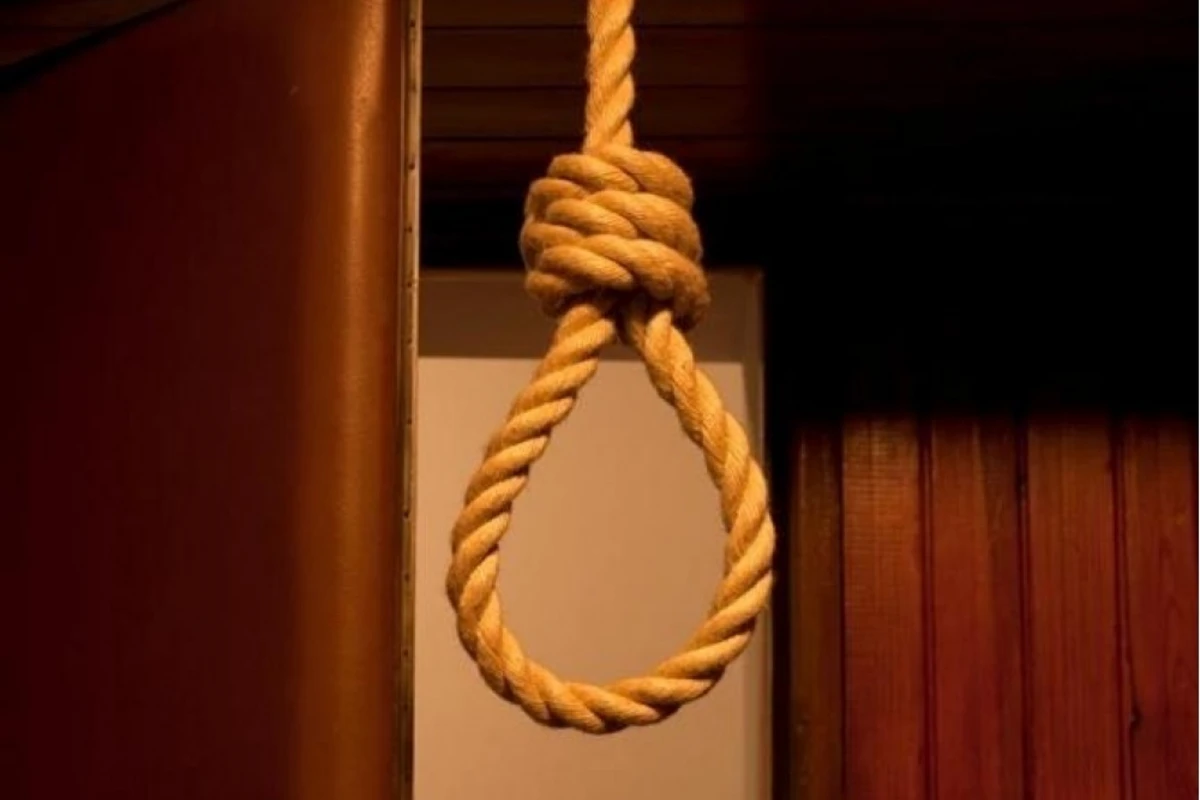В Азербайджане 15-летняя девочка покончила с собой в Международный женский день